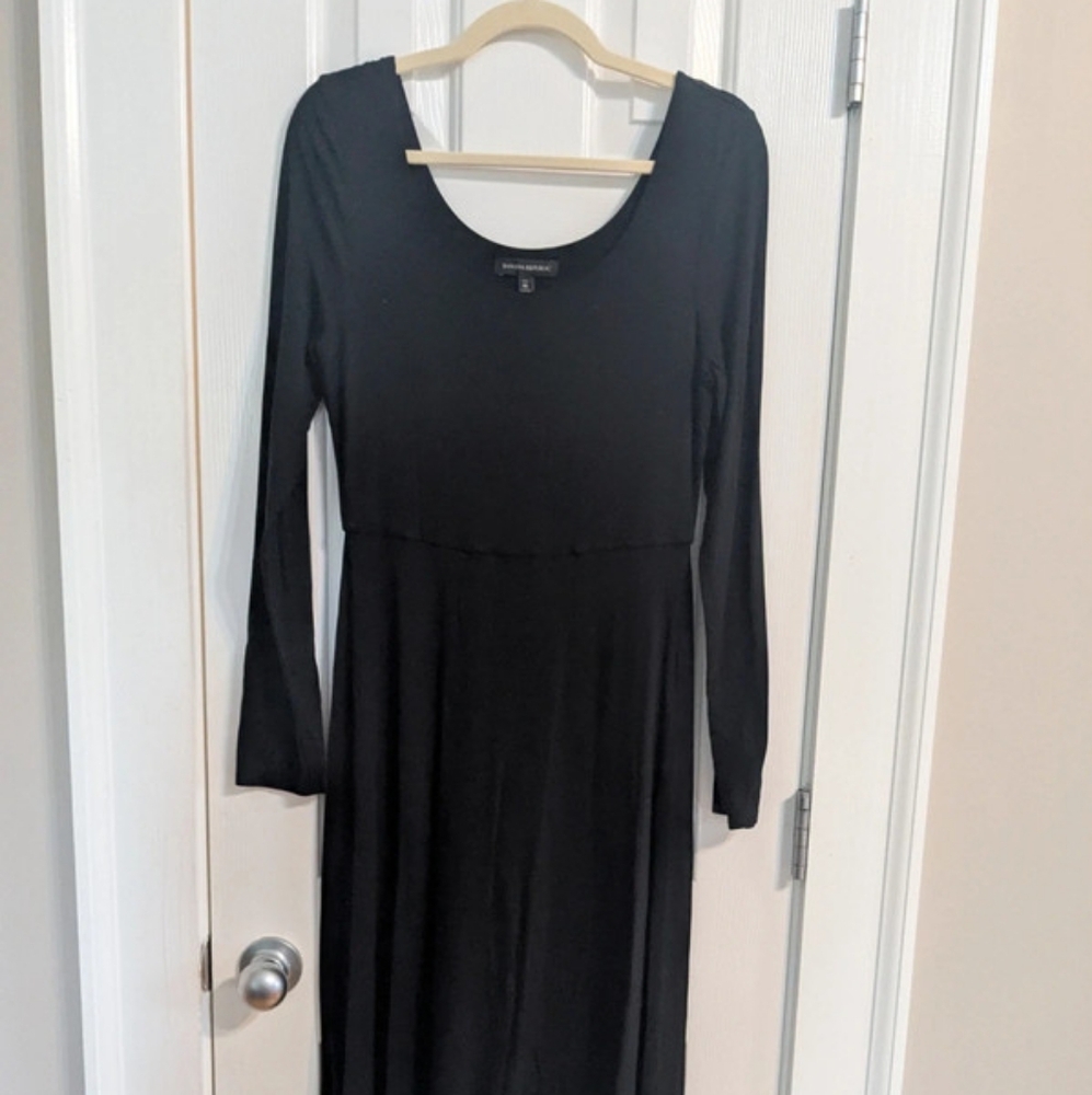 Banana Republic black scoop neck long sleeve dress